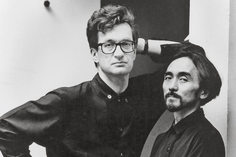 O cineasta alemão Wim Wenders posa ao lado do designer japonês Yohji Yamamoto