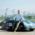 Maurício no Autódromo José Carlos Pace, em 1999, junto ao Porsche 356