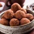 A trufa de chocolate recebeu seu nome pela semelhança com o tartufo