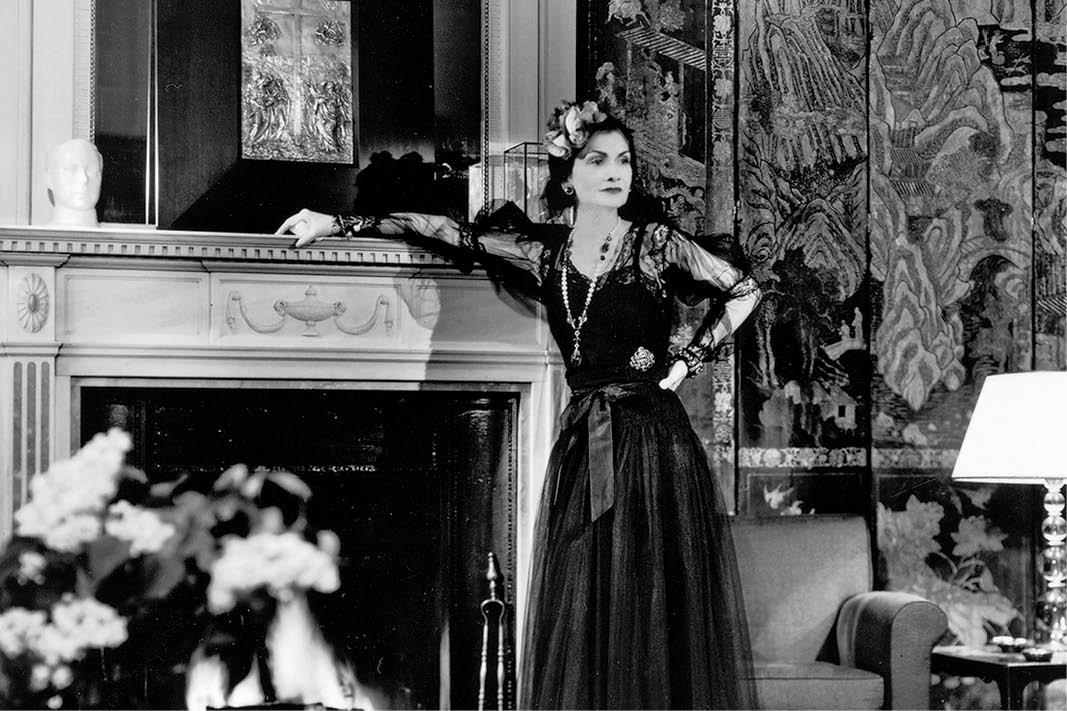 Coco Chanel em seu apartamento no Ritz, França 