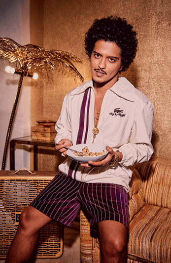 Bruno Mars veste roupas da sua coleção com a Lacoste