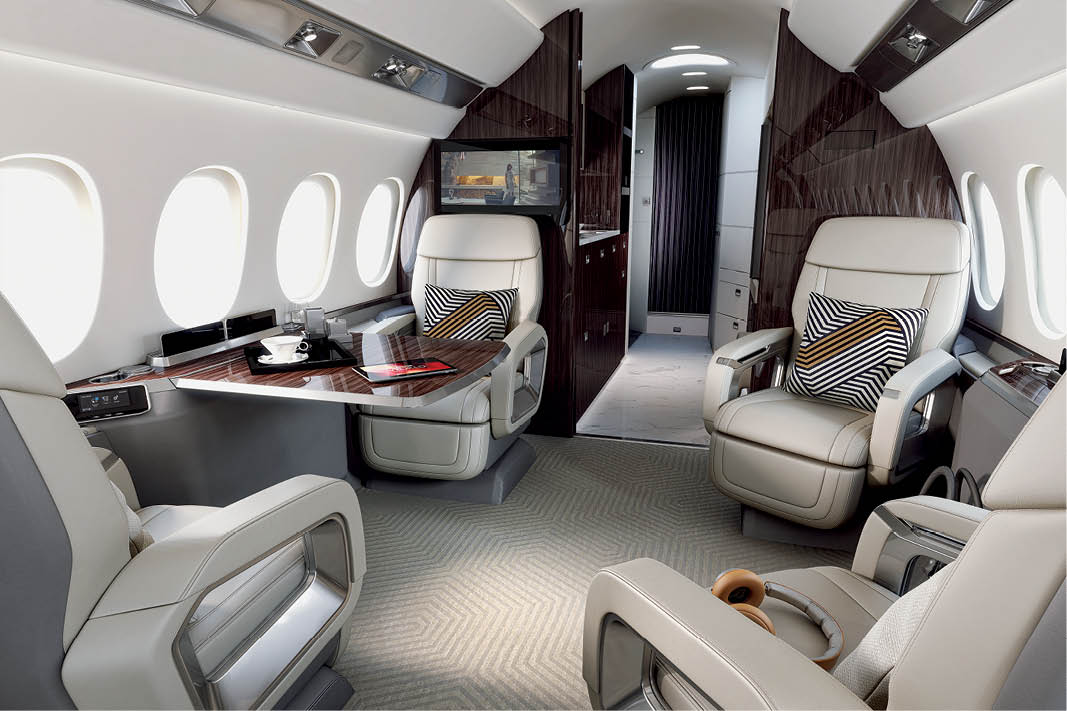 Interior do Falcon 6X 