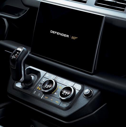 Painel de cotrole do Defender V8 Bond Edition da Land Rover