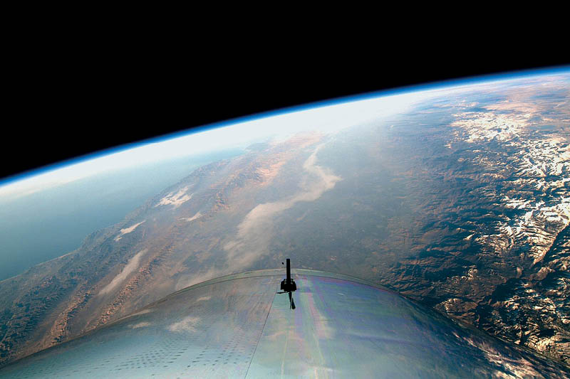 Visão do planeta Terra do primeiro voo suborbital com tripulação completa feito pela Virgin Galactic, de Richard Branson, em julho de 2021(Divulga