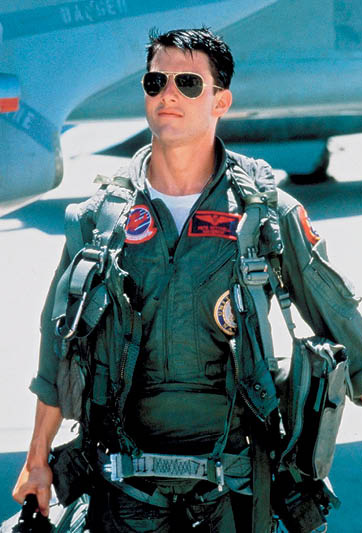 Tom Cruise utiliza o Ray-Ban Aviator interpretando o personagem Pete Maverick, no filme Top Gun