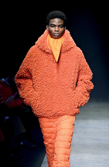 Um dos look apresentados pela Spyder durante a Semana de Moda Masculina de Milão - Outono/Inverno 2022/2023
