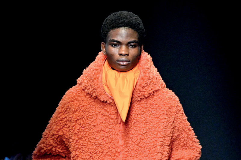 Um dos look apresentados pela Spyder durante a semana de moda masculina de Milão outono/inverno 2022/2023