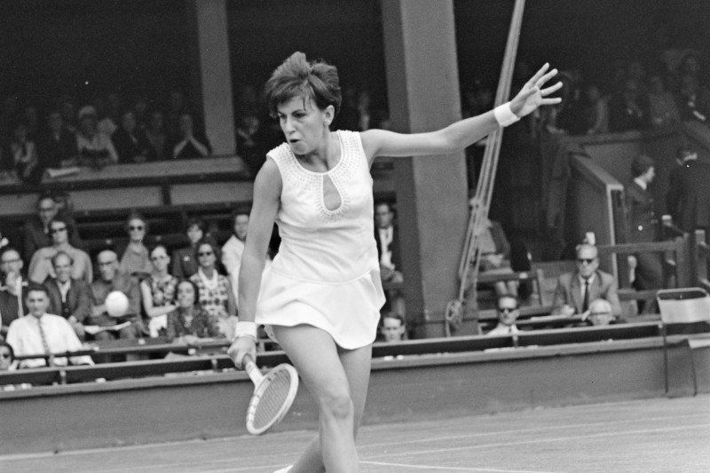 Maria Esther Bueno durante o Campeonato de Wimbledon de 1965 em Londres