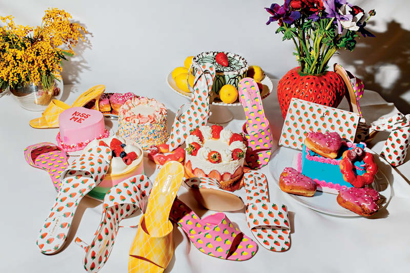 Sapatos com estampas de frutas em uma estética divertida típica da Larroudé