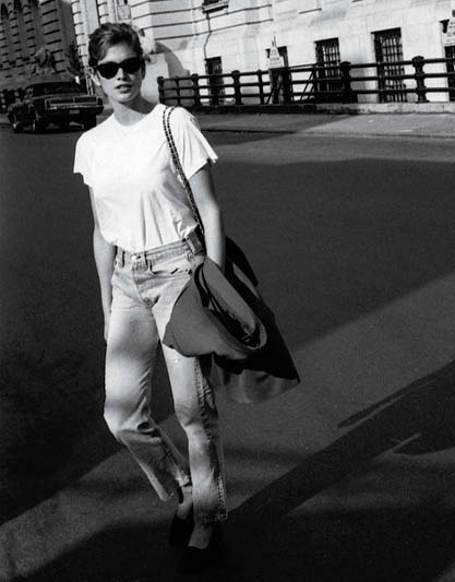 Cindy Crawford, quando jovem, com roupa causal chique 