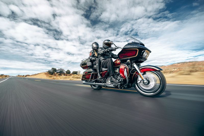 CVO™ Road Glide® Limited Anniversary_Moto 2, da Harley-Davidson