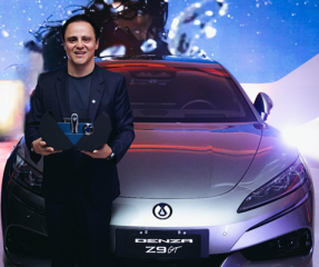 Felipe Masssa com o primeiro Denza Z9 GT do Brasil