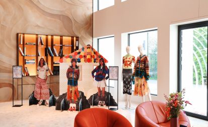 Instalação de Paolina Russo no lobby do SO/ Paris