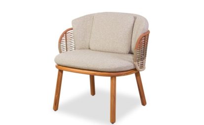 Poltrona Intermezzo, do arquiteto e designer brasileiro Jayme Bernardo