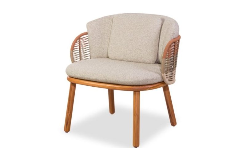 Poltrona Intermezzo, do arquiteto e designer brasileiro Jayme Bernardo