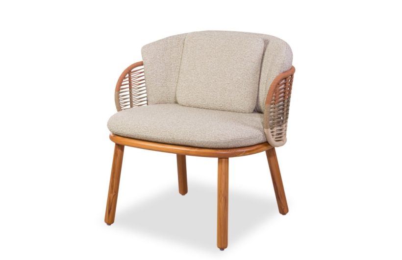 Poltrona Intermezzo, do arquiteto e designer brasileiro Jayme Bernardo