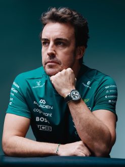 Fernando Alonso com seu relógio Breitling