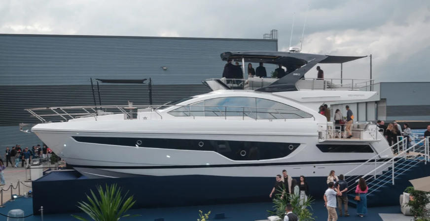 Estaleiros como Schaefer e Armatti Yachts apresentaram embarcações voltadas ao público de alta renda