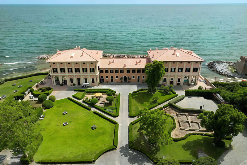 Vista aérea do hotel La Posta Vecchia (divulgação)