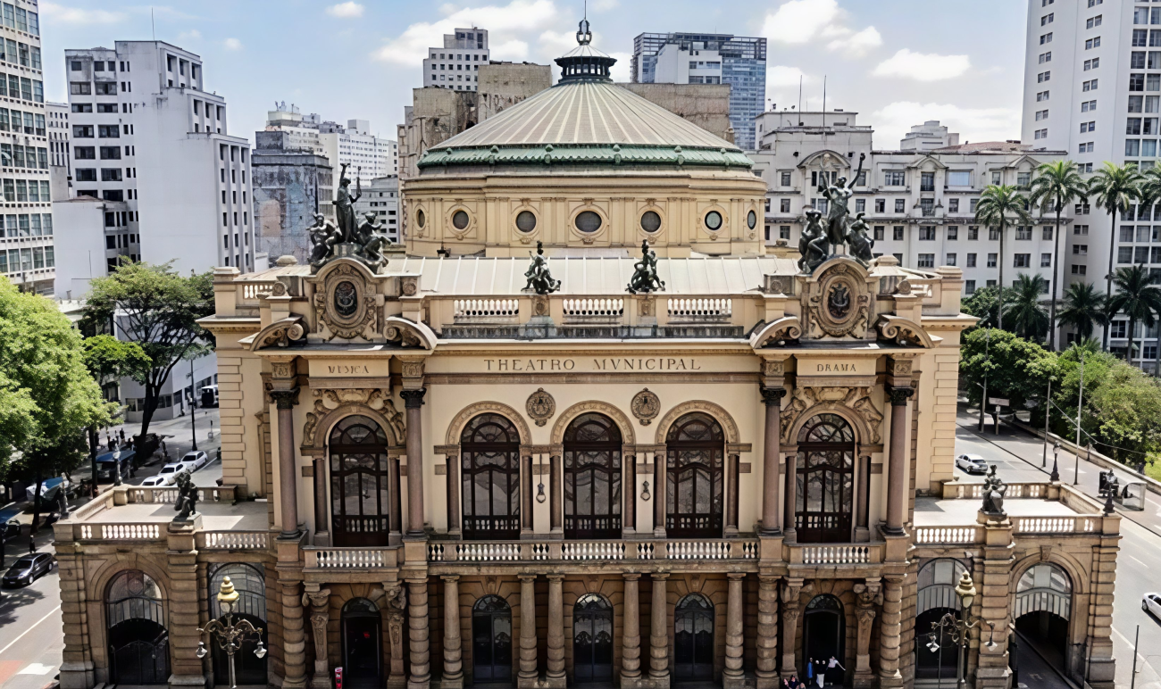 Fachada do Theatro Municipal de São Paulo, com projeto de Ramos de Azevedo