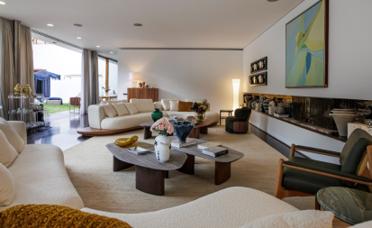 Sala de estar ambientada para a quarta edição da Casa 6F, no Jardim Europa, em São Paulo (foto: divulgação)