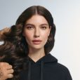 Atriz Alanis Guillen: "A marca não tem medo de ousar, de quebrar padrões, e eu me identifico muito com essa coragem de ser quem se é”