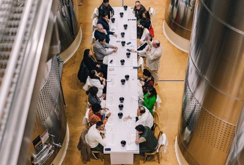 Mesa de prova montada para a degustação no Tour Segredos da Chandon, em Garibaldi (foto: divulgação)