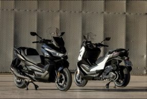 Voge SR4 Max modelos preto e branco