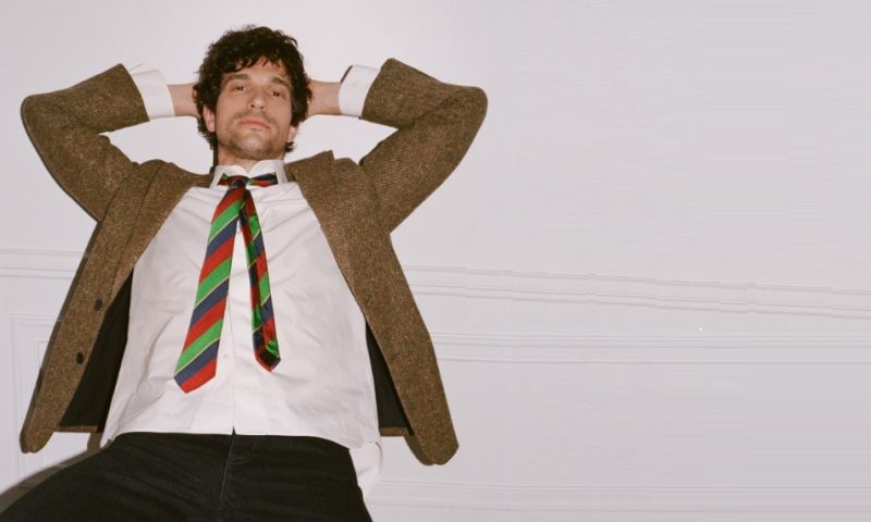 Blazers ator Jonathan Kelly para a Dior