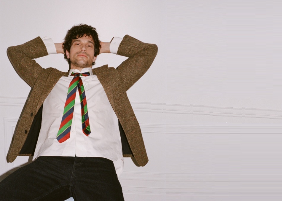 Blazers ator Jonathan Kelly para a Dior