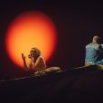 Cena de "Dias Felizes" em montagem da Armazém Companhia de Teatro (Divulgação/Mauro Kury)