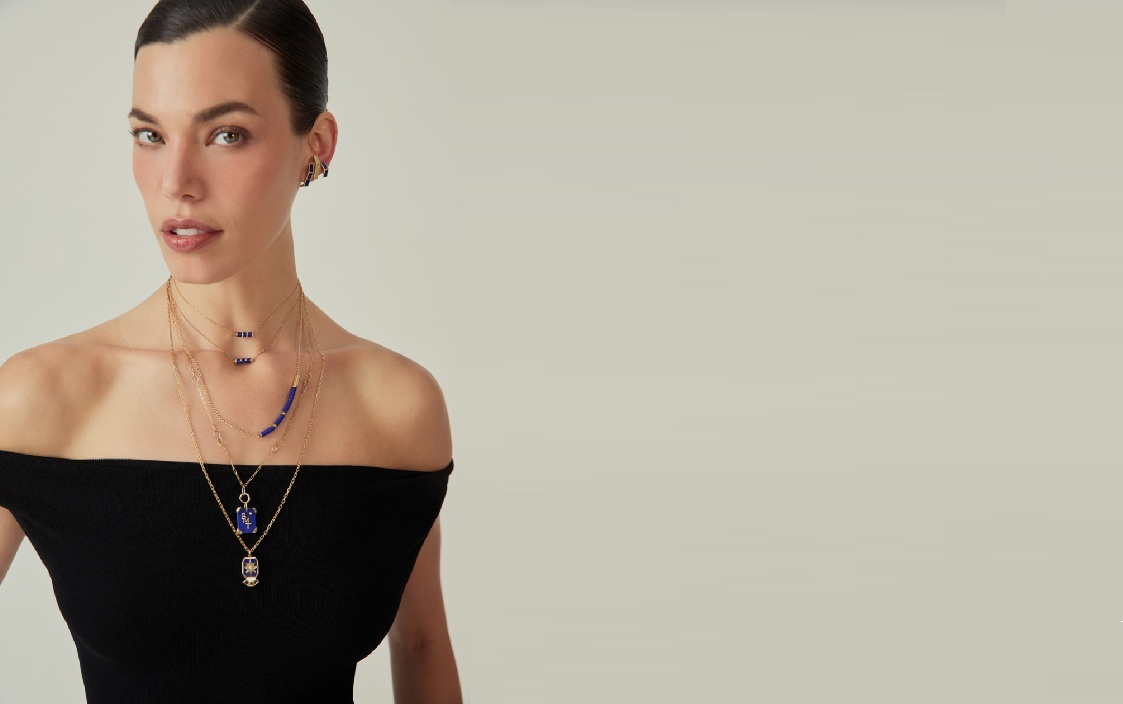 Layering de joias abre