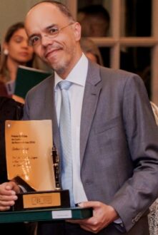 Caetano Galindo, vencedor do Prêmio Euclides da Cunha, categoria Humanidades (foto: Dani Paiva/Divulgação)