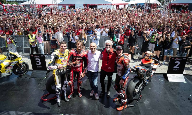 Entusiastas de 94 países, campeões de motociclismo, CEO da marca e prefeito de Misano participaram das festividades