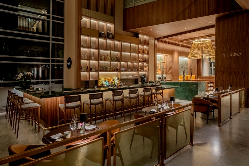 Lobby do Grand Hyatt São Paulo, com os renovados restaurantes Kinu e Cittadino (Foto: Divulgação)