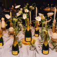 Mesa do restaurante Tuju com garrafas de champahen Krug no jantar que celebrou a segunda embaixada da marca no Brasil (Pri Dia/Divulgação)