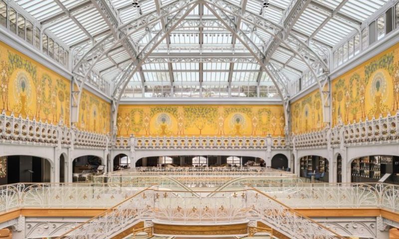 La Samaritaine, ícone parisiense fundada em 1870, reabriu em 2021 após apoio do grupo LVMH (divulgação)