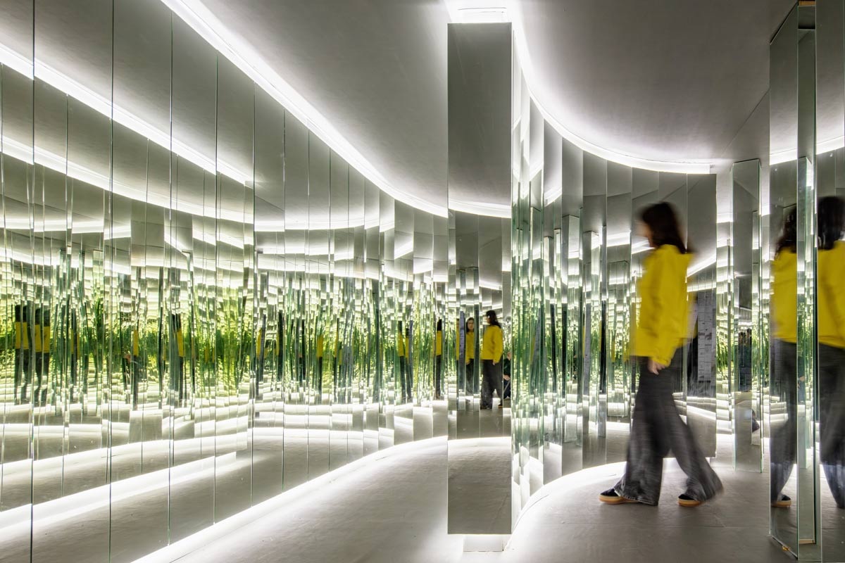 "Mirror Maze', uma das seis instalações criadas por Es Devlin na Casa Bradesco (Nelson Kon/Divulgação)