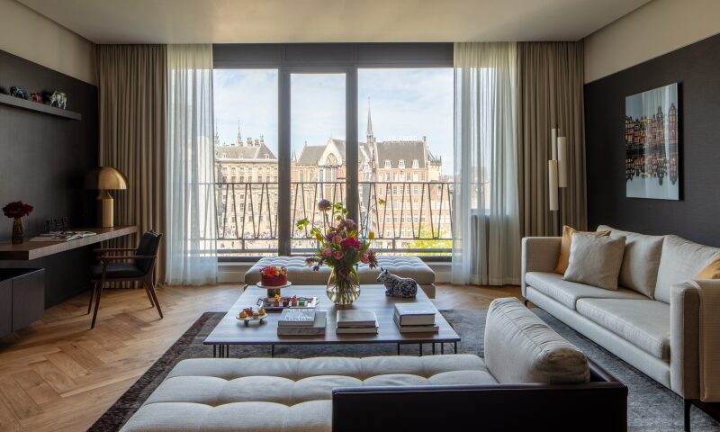 Suíte do Anantara Gran Hotel Krasnapolsky Amsterdam, uma das acomodações que dão direito ao privilégio de chegar mais cedo e sair mais tarde (divulgação)
