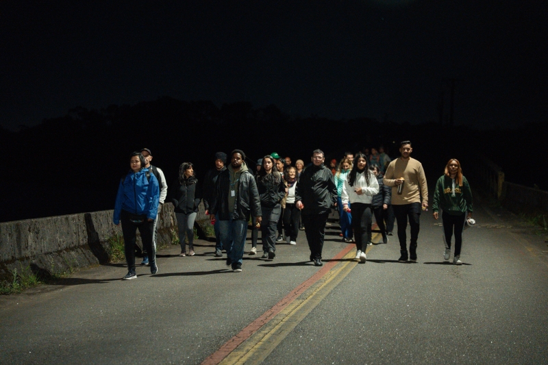 Caminhada noturna no Parque Caminhos do Mar (divulgação)
