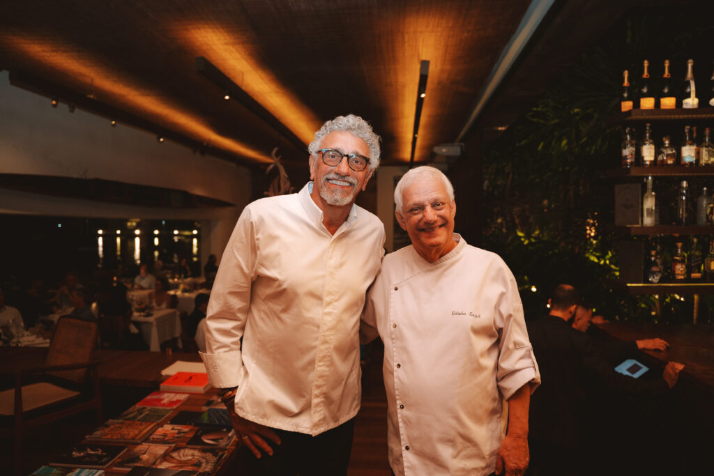 Os chefs Emmanuel Bassoleil e Edinho Engel (Divulgação/Enzo Angelo)