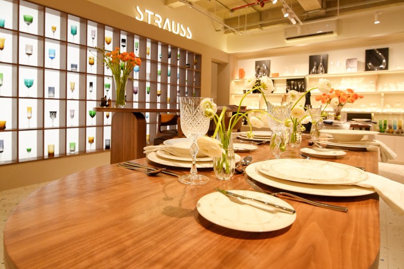 Interior da Strauss Guide Shop (divulgação)