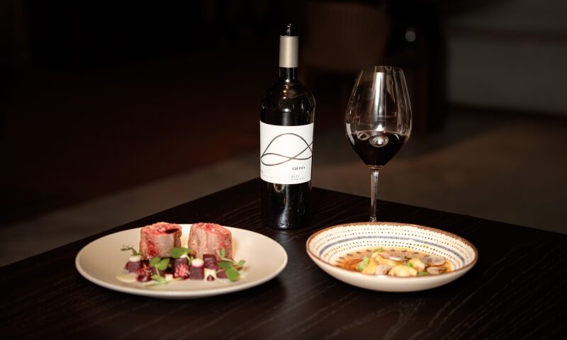 Dois dos pratos criados pelo chef Tuca Mezzomo para o menu harmonizado com vinhos da Casa Tés (divulgação)