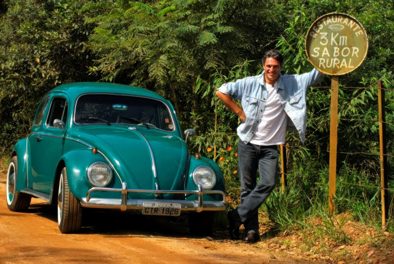 Na estrada. em Minas Gerais, 2009, com o Fusca que irá a leilão (divulgaçáo)