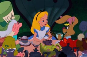 Cena da festa do chá em "Alice no país das maravilhas", animação que completa 75 anos (divulgação)