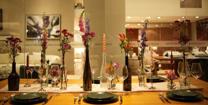 Mesa de Bianca Colnago, da Wine to B e Enocultura, leva o universo do vinho à decoração (foto: divulgação)