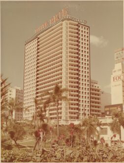 Letreiro na cobertura do Edifício Planalto (Miroslav Javurek/ Fotografia - Cinematografia e Acervo/Família Jurado)