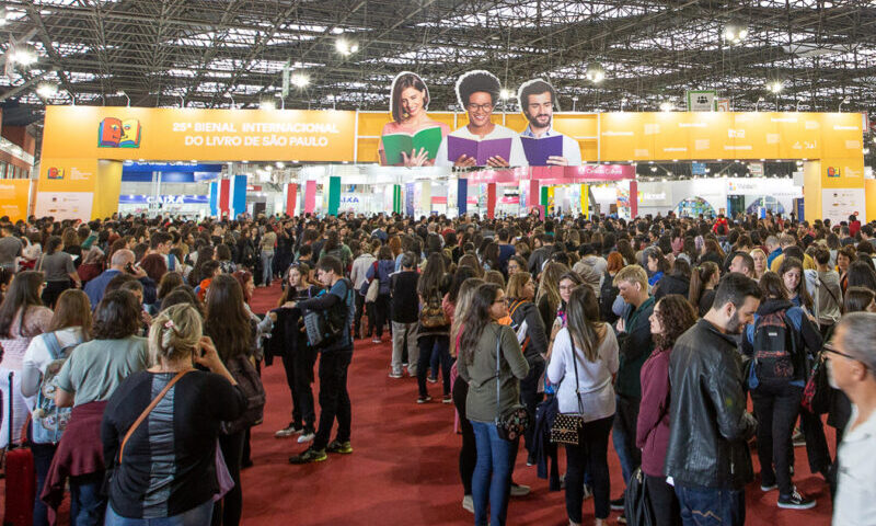 Algumas das principais palestras da Bienal do Livro acontecem na Arena Cultural (Divulgação/Bienal do Livro)