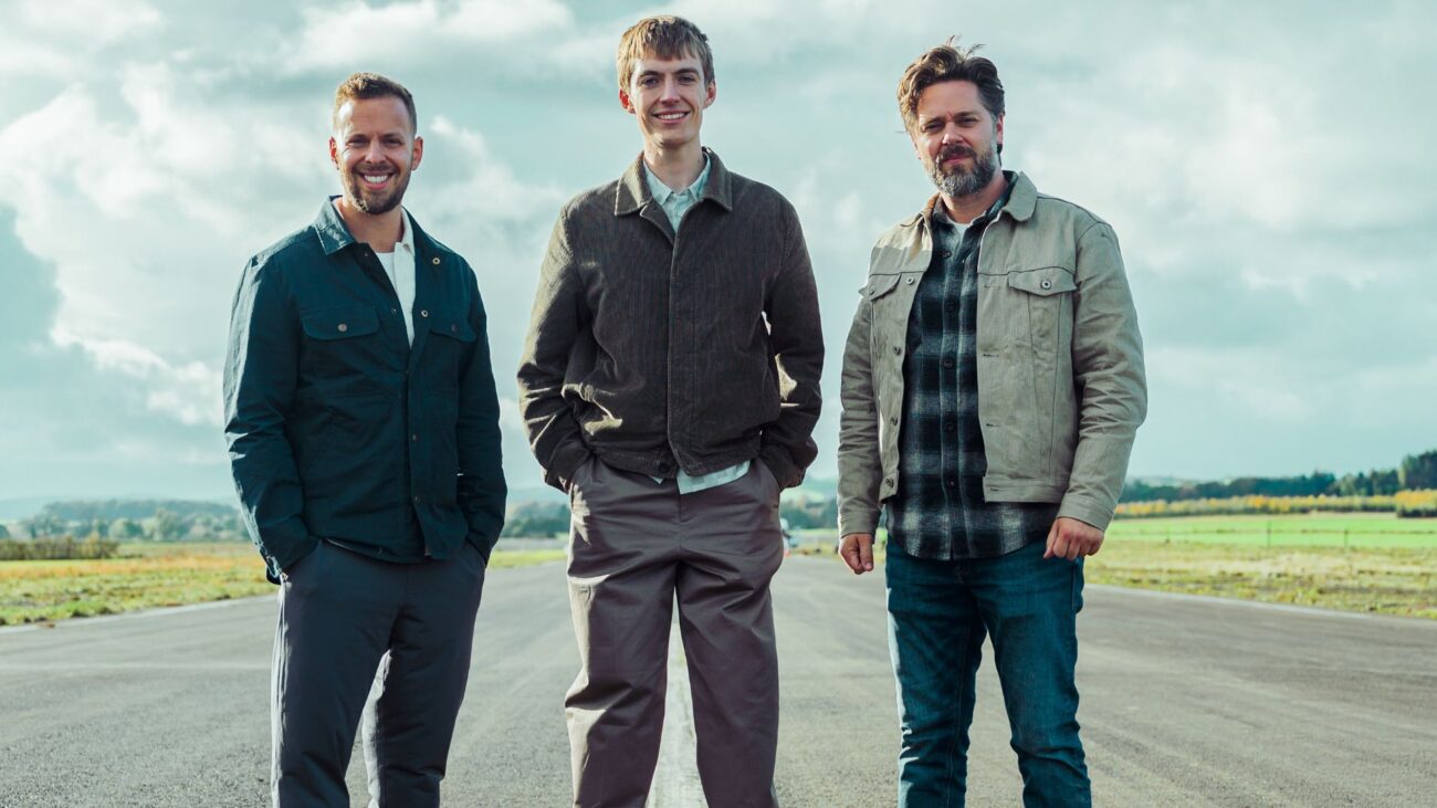 O novo trio de apresentadores de The Grand Tour: James Engelsman, Francis Bourgeois e Thomas Holland (Divulgação/Prime Video)
