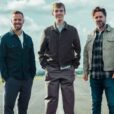 O novo trio de apresentadores de The Grand Tour: James Engelsman, Francis Bourgeois e Thomas Holland (Divulgação/Prime Video)